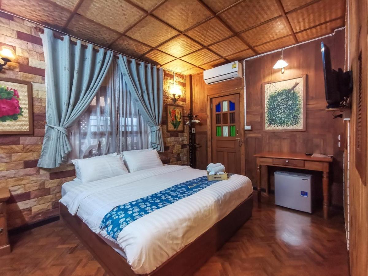 Baanthep Antique Homestay Phrae Ngoại thất bức ảnh