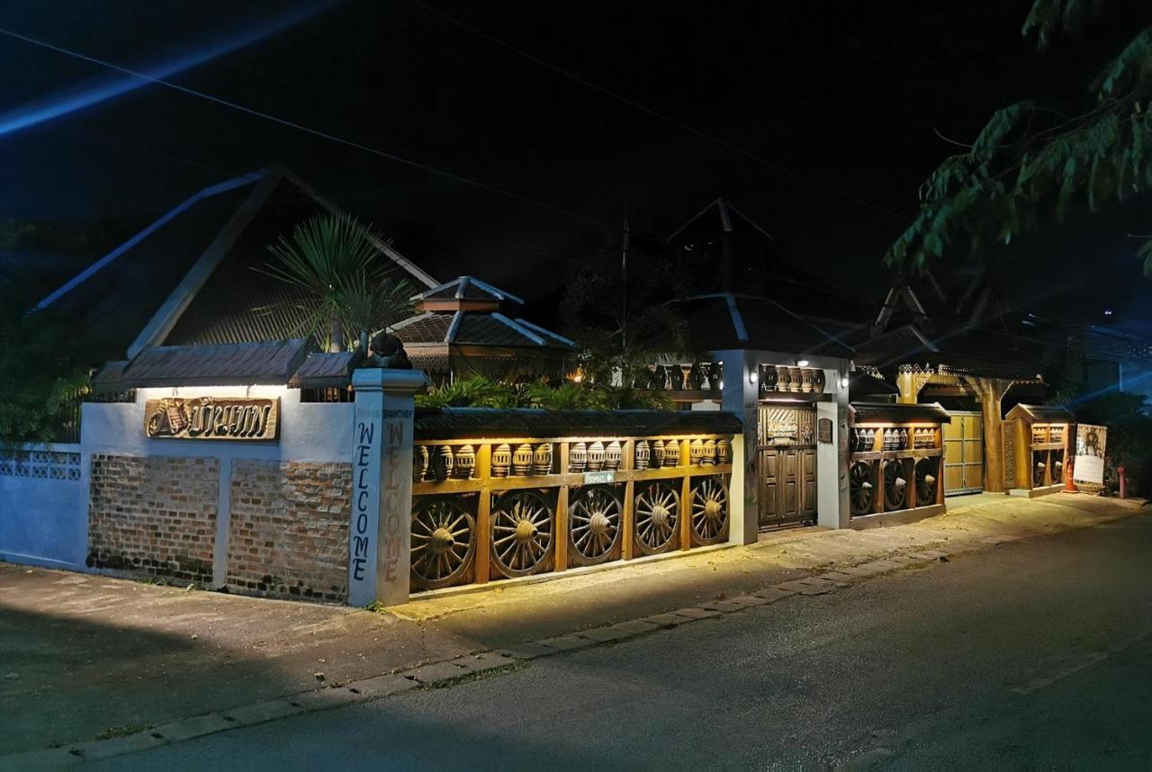 Baanthep Antique Homestay Phrae Ngoại thất bức ảnh